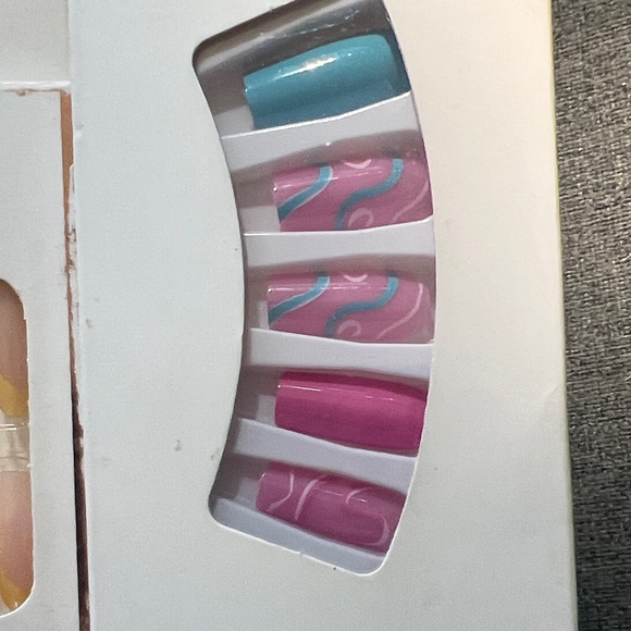 Colorful False Nail Set - Picture 4 of 6